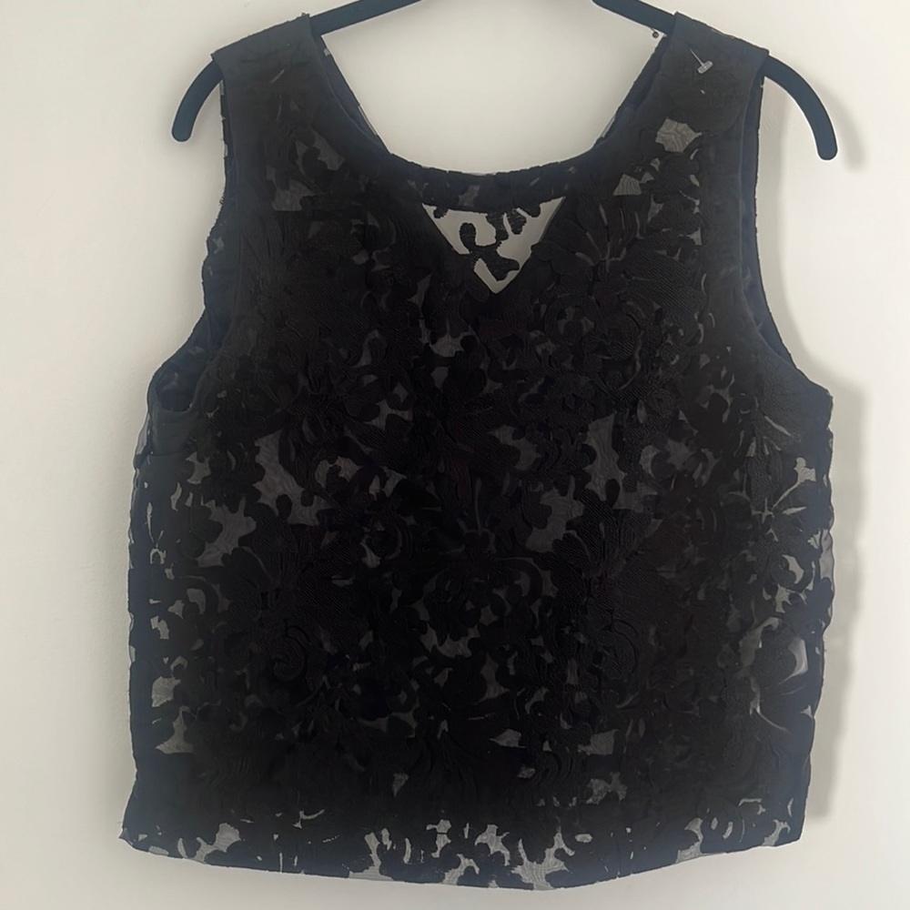 Banana Republic Embroidered top size S